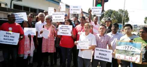 Bukit Kledang digondol, pihak berkuasa Perak gagal laksana tanggungjawab
