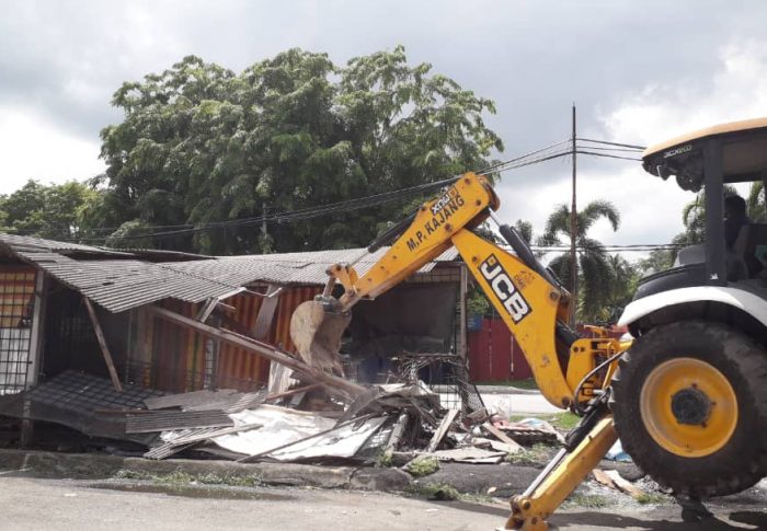 Teruknya Pakatan Harapan! – Komen Arul mengenai perobohan kedai di Kampung Manikam